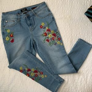 •Embroidered jeans•
